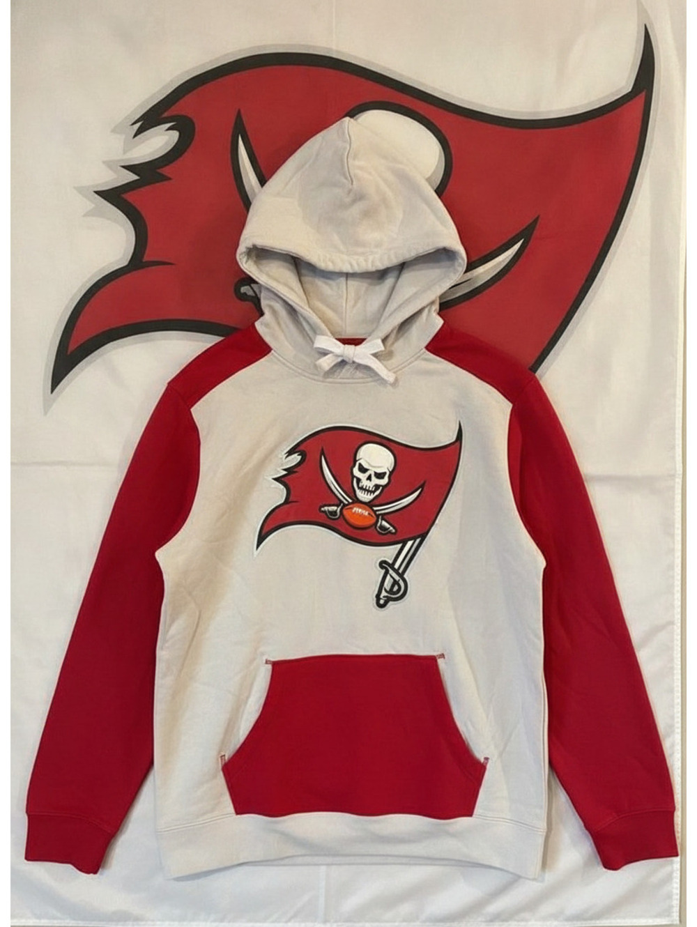 Tampa Bay Buccaneers Hoodie - Men’s Large/Women's XL